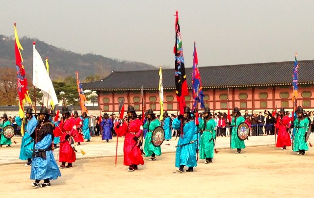 Changing of the guard at Gyeongbokgung